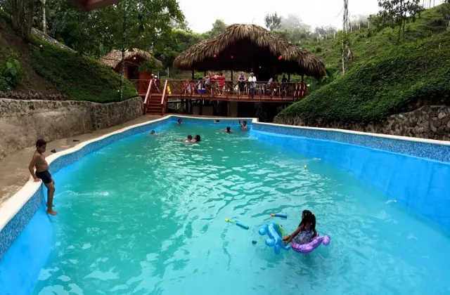 Fabulous Village Ecological Resort piscine 1